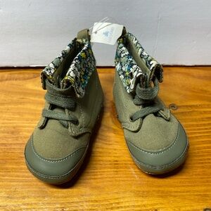Floral Cuff baby Gap Shoes size 3-6 months